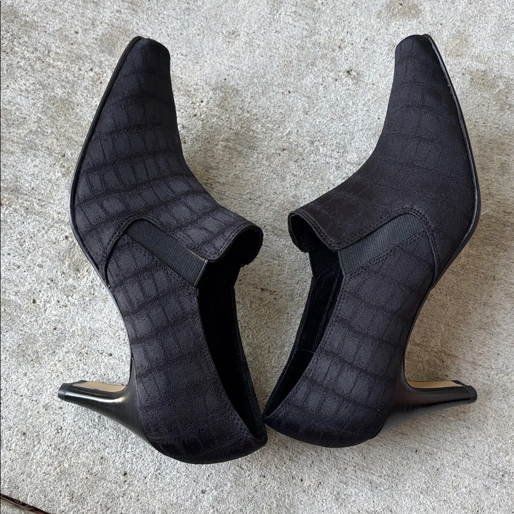 Liz Claiborne Black Patterned Booties